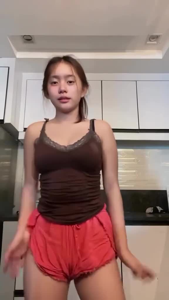 8ca7a754-cd1a-4c48-9d19-3893d7e44dfc.mp4